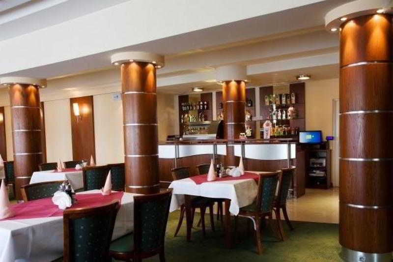 橡树酒店 Tarnów 外观 照片
